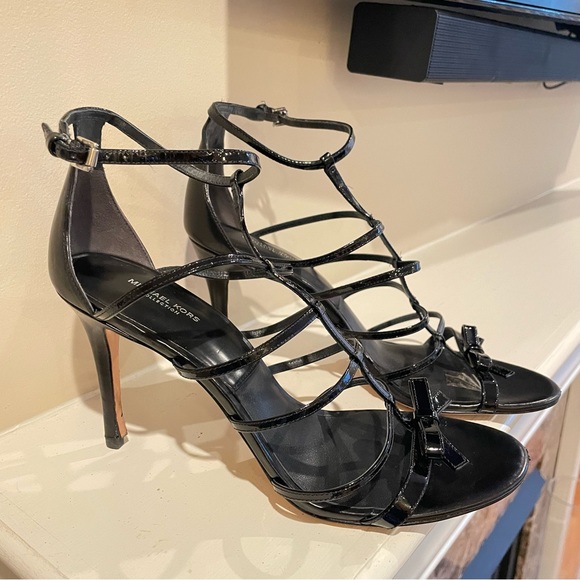 Black Patent 4 inch sandals. Size 40 (9.5-10) - Picture 2 of 2